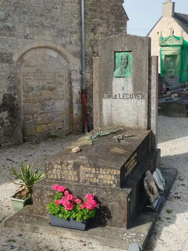 Tombe instituteur à Saint-Côme-du-Mont
