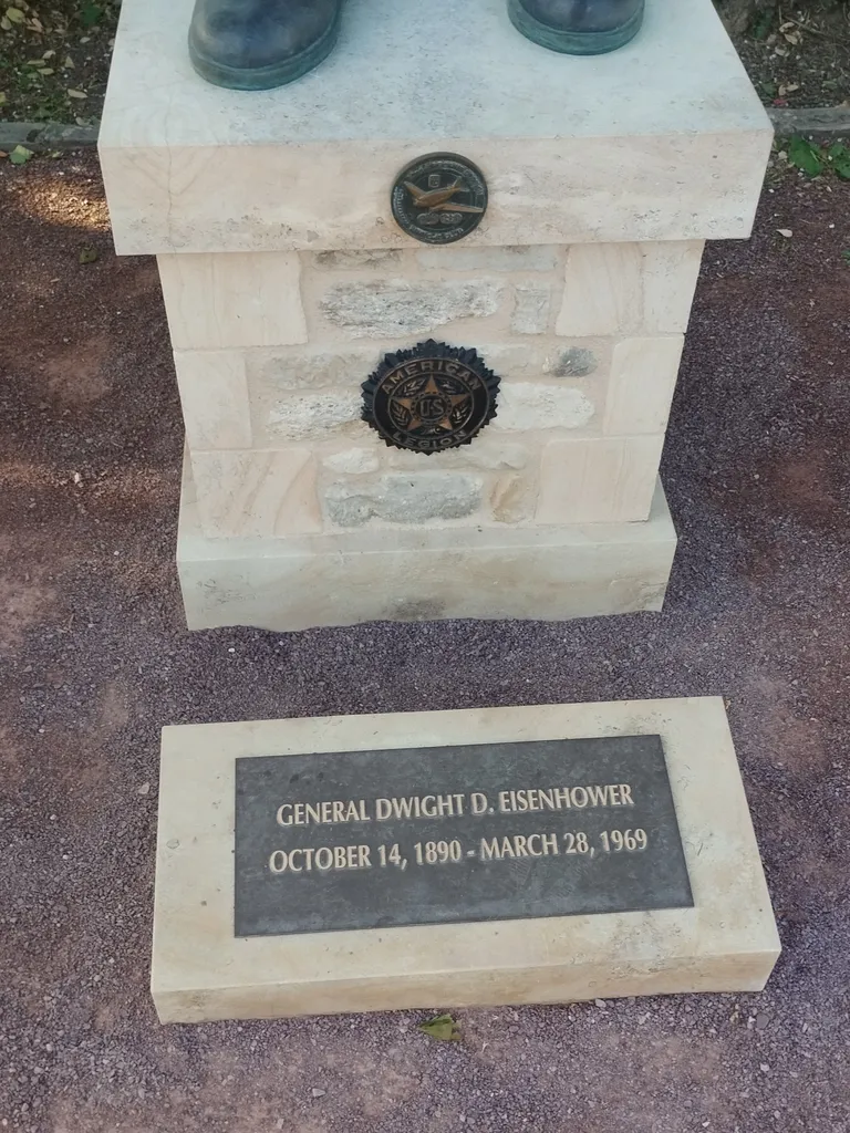Statue du général Eisenhower à Sainte-Mère-Église