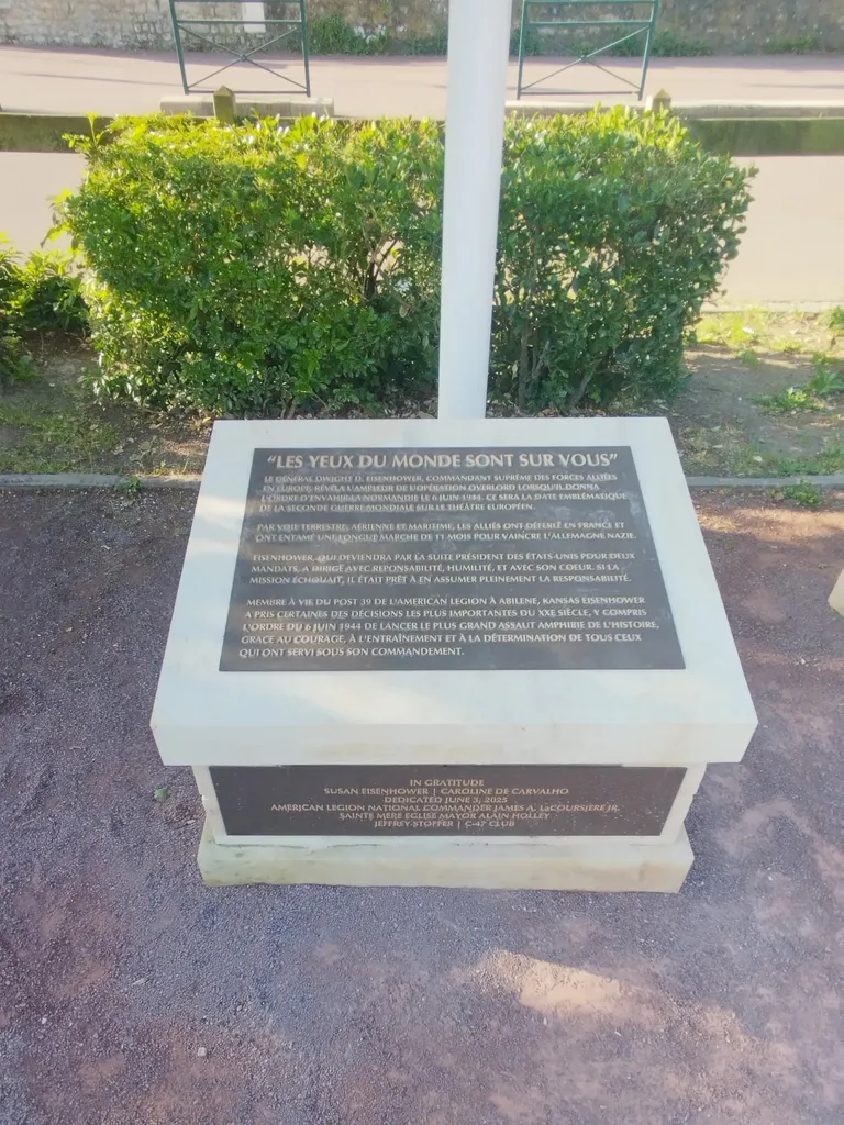 Statue du général Eisenhower à Sainte-Mère-Église