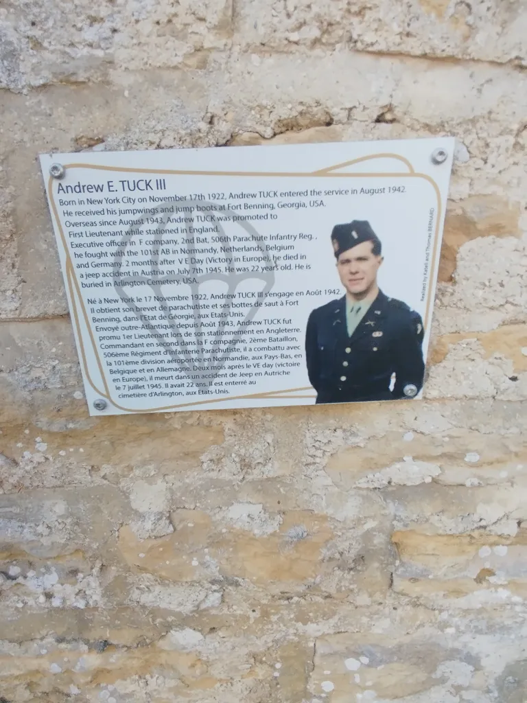 Plaques Andrew E. Tuck III à Sainte-Mère-Église