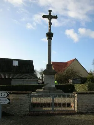 Monument aux morts d'Auxais