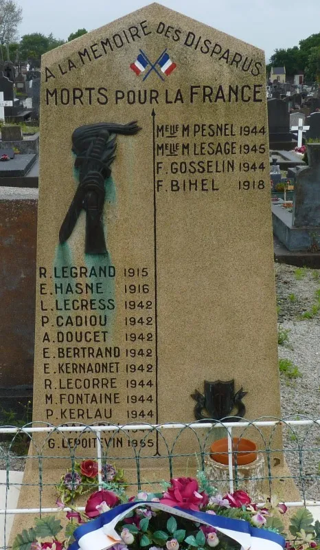 Stèle du cimetière de Tôt Neuf à Équeurdreville-Hainneville