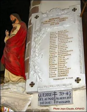 Plaque commémorative église du Mesnil-Adelée