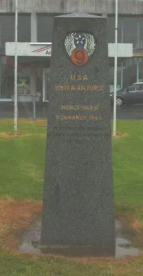Stèle 9th U.S.A.A.F. de Maupertus-sur-Mer