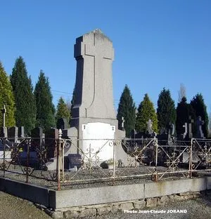 Monument aux morts cimetière de Saint-Martin-de-Montbray à Montbray