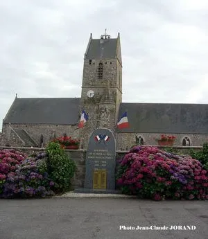 Monument aux morts de Saint-Denis-le-Vêtu