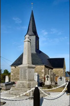 Monument aux morts de Naftel à Isigny-le-Buat
