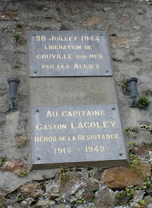 Plaque Gaston LACOLEY à Gouville-sur-Mer