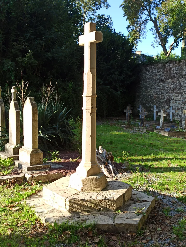 Croix du cimetière de Saint-Sauveur-le-Vicomte