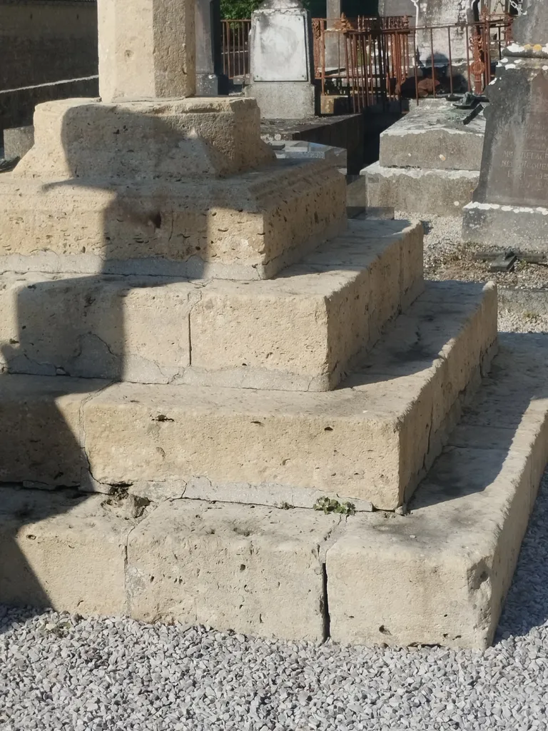 Croix du cimetière de Turqueville
