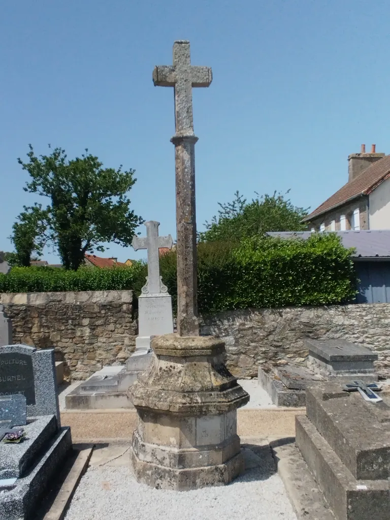 Croix du cimetière ouest à Digosville
