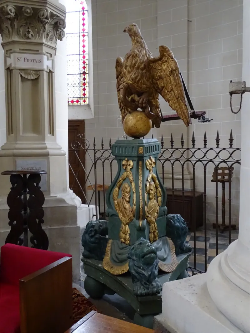 Aigle-lutrin dans la Basilique Saint-Gervais d'Avranches