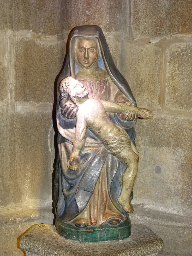 Groupe sculpté : Vierge de Pitié dans l'Église Notre-Dame de Villedieu-les-Poêles
