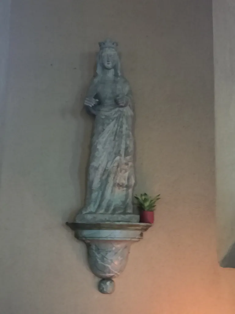 Statue de la Vierge dans l'Église Saint-Martin de Gouey à Portbail