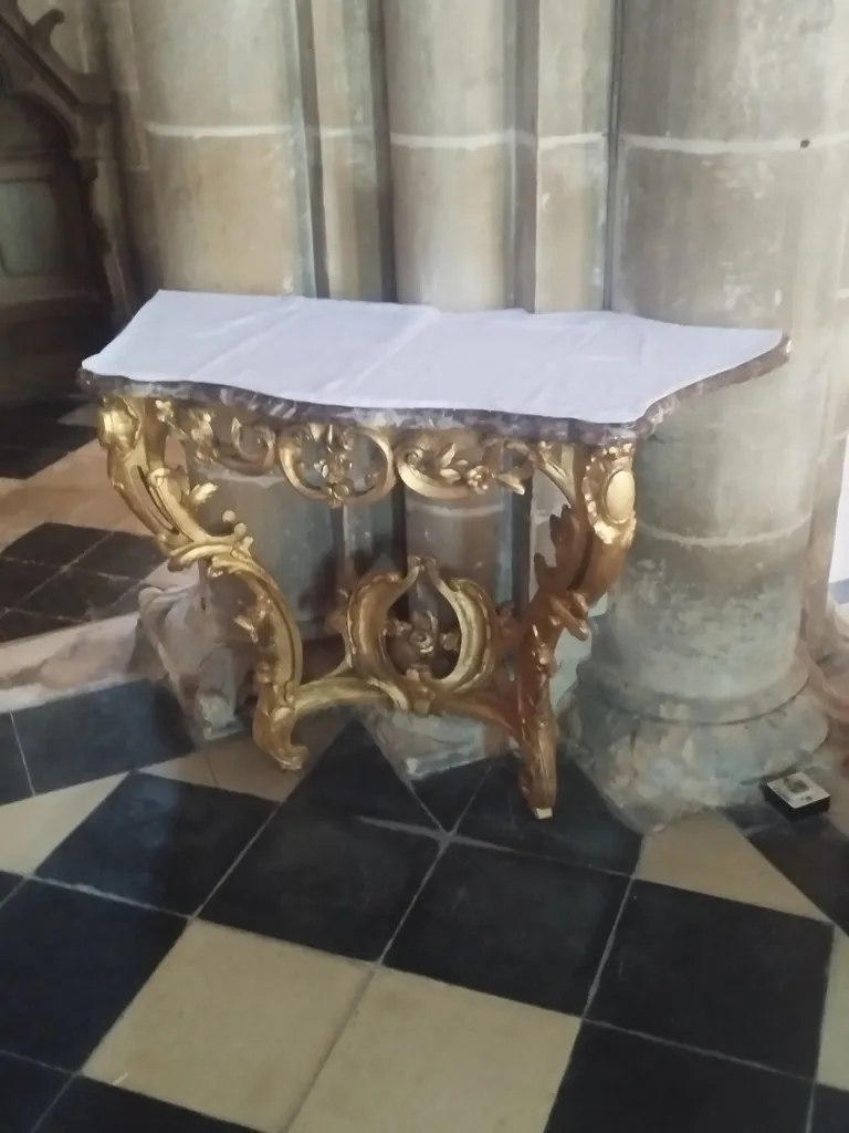 2 consoles dans l'Abbatiale Sainte-Croix à Saint-Lô