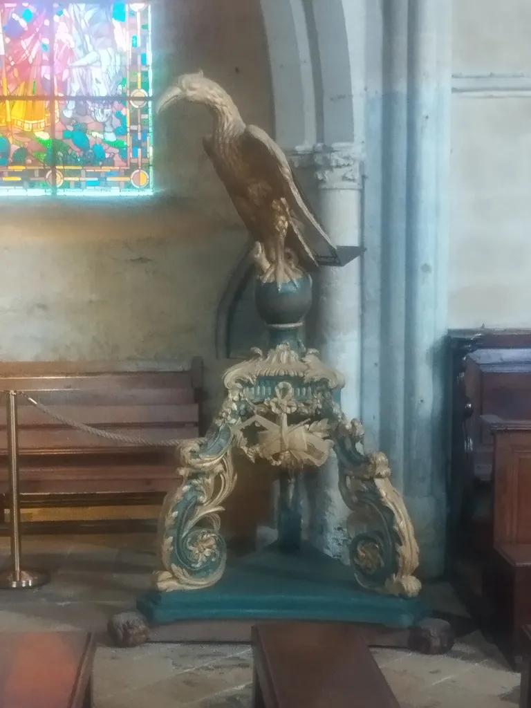 Aigle-lutrin dans l'Église Notre-Dame-de-l'Assomption de Sainte-Mère-Église