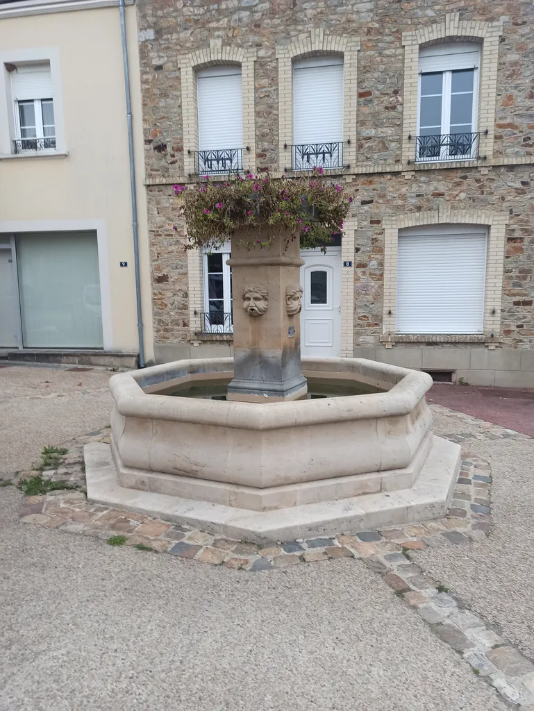 Fontaine de Saint-Sauveur-le-Vicomte