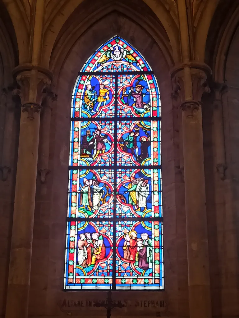 Vitrail Baie 15 : Verrière de Saint-Etienne  dans la Cathédrale Notre-Dame de Coutances