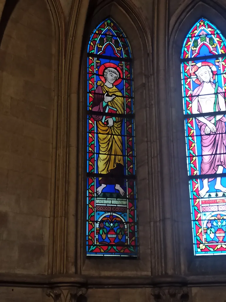 Vitrail Baie F : Saint-Jean-l'Evangéliste dans la Cathédrale Notre-Dame de Coutances