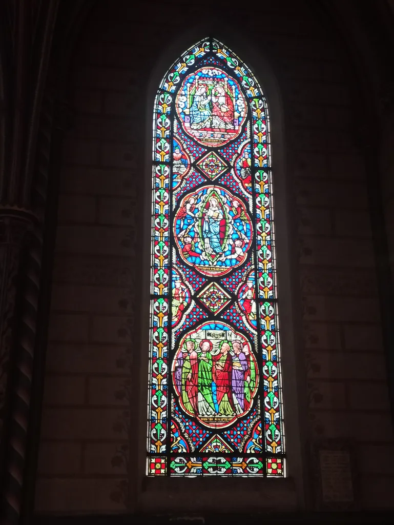 Vitrail Baie M : Vitraux de la circata 7 dans la Cathédrale Notre-Dame de Coutances