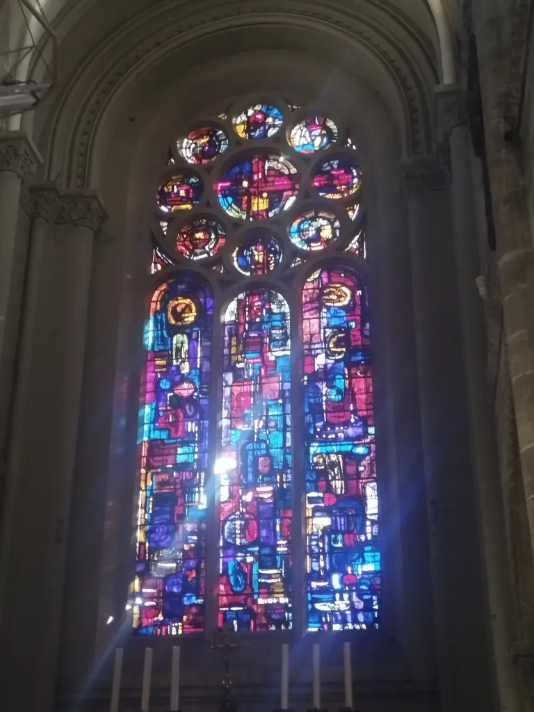 Vitrail Baie 3 dans l'Abbatiale Sainte-Croix à Saint-Lô