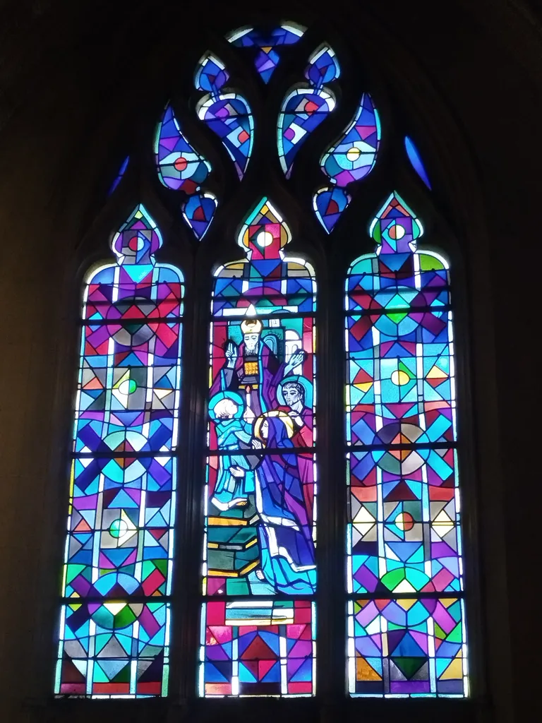 Vitrail Baie 7 de la Basilique Sainte-Trinité de Cherbourg