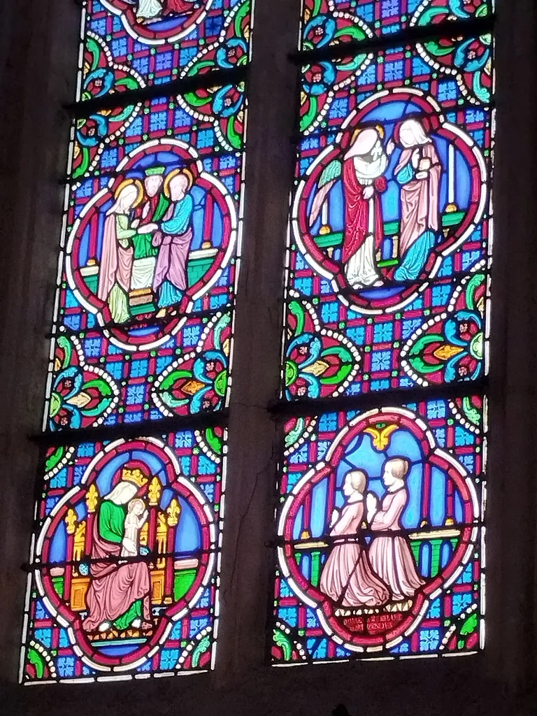 Vitrail 6 : Saint-Vincent-de-Paul dans la Chapelle de la Bucaille à Cherbourg