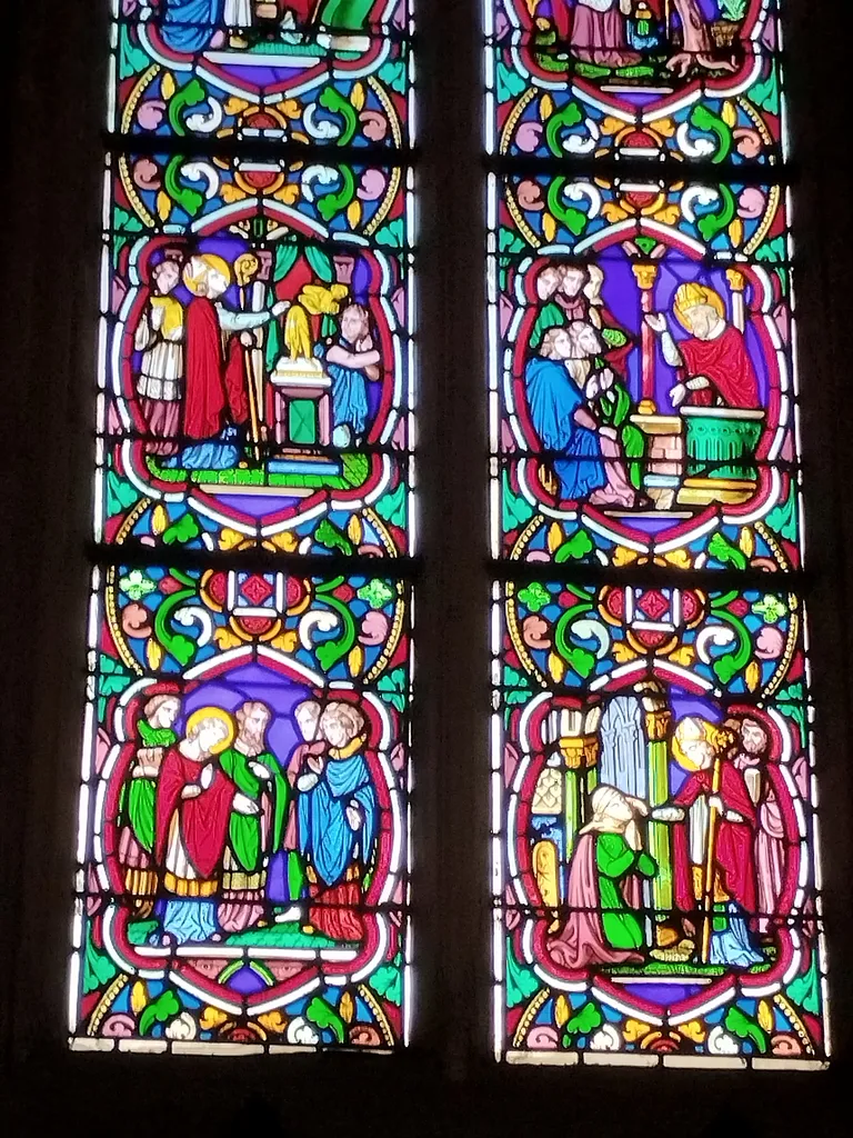 Vitrail 8 : Saint-Charles-Borromée dans la Chapelle de la Bucaille à Cherbourg