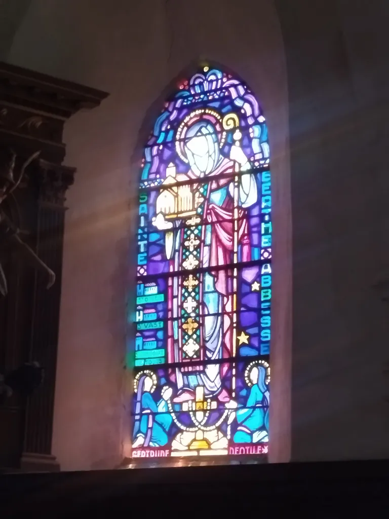 Vitrail Baie 2 : Sainte-Berthe Abbesse dans l'Église Notre-Dame à Digosville