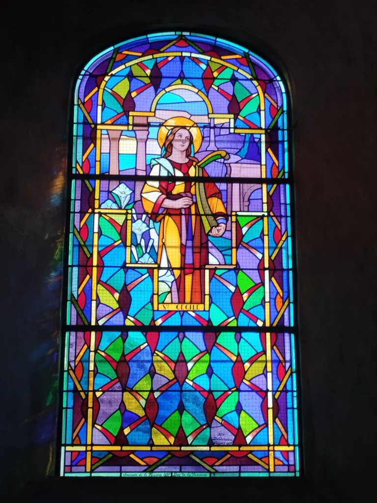Vitrail Baie 1 : Ste-Cécile dans l'Église Notre-Dame à Querqueville