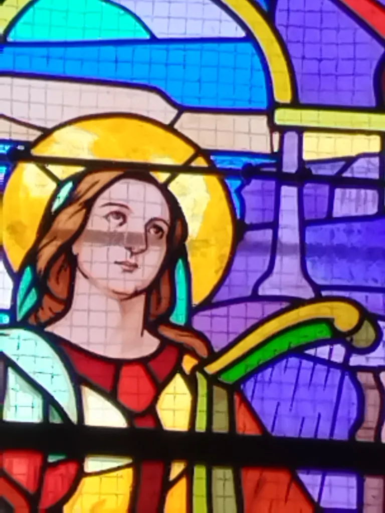 Vitrail Baie 1 : Ste-Cécile dans l'Église Notre-Dame à Querqueville