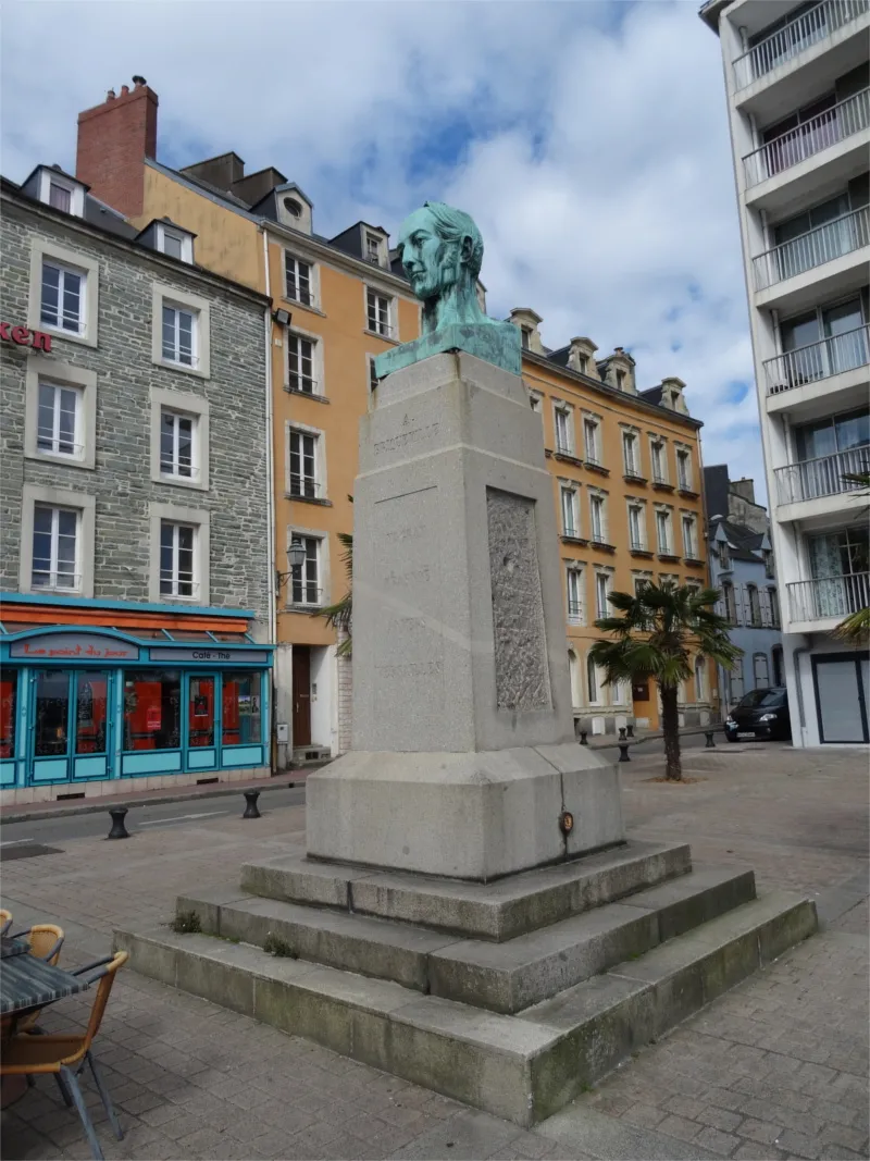 Statue A. de Briqueville à Cherbourg-Octeville