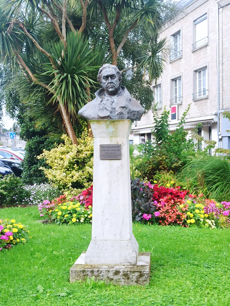 Monument Félix Vicq d'Azyr à Valognes